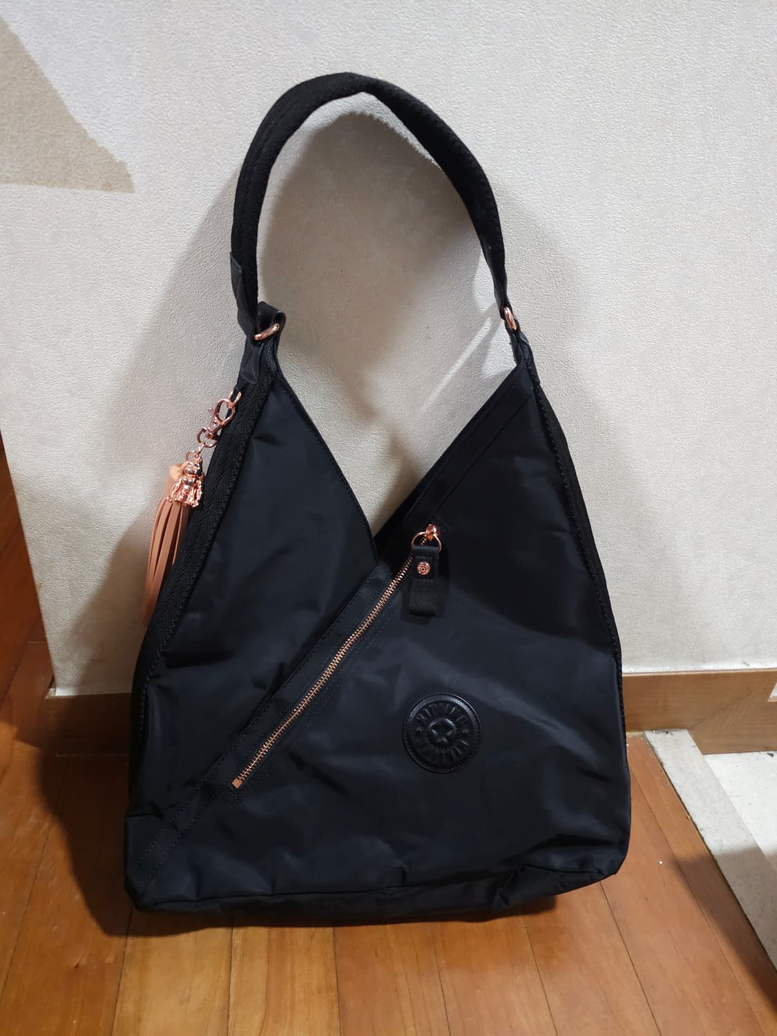 거의새것)키플링 블랙 숄더백 태슬 장식 상품이미지4