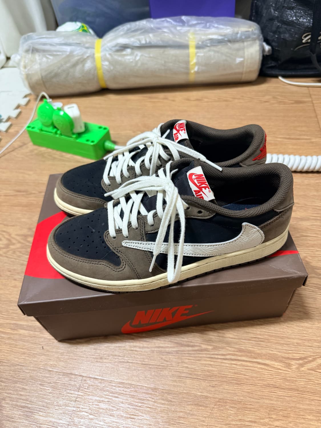 [255]조던 1 x 트래비스 스캇 레트로 로우 OG SP 모카 상품이미지2