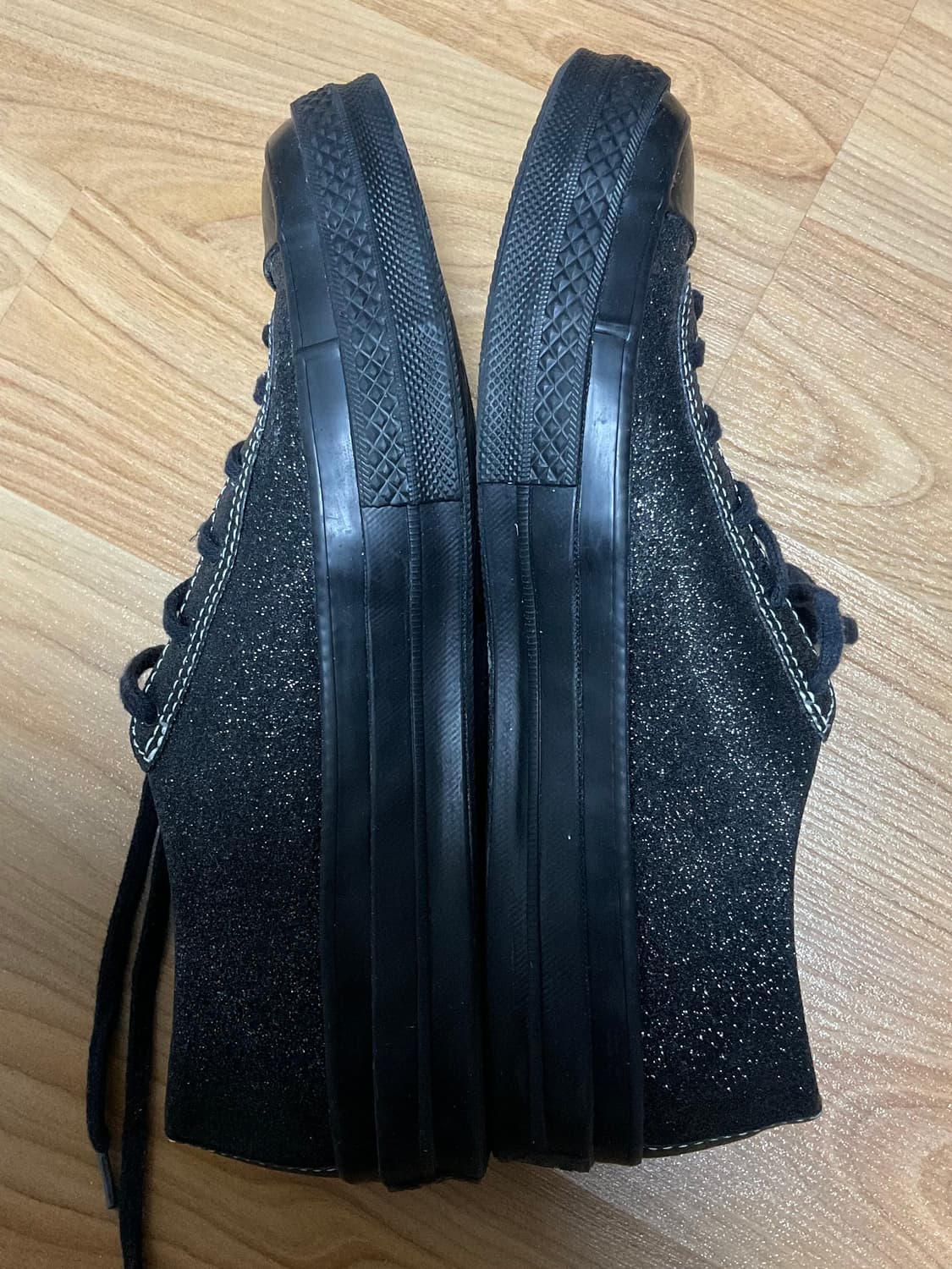 Jw앤더슨 컨버스 척 테일러 로우 글리터 블랙 상품이미지2