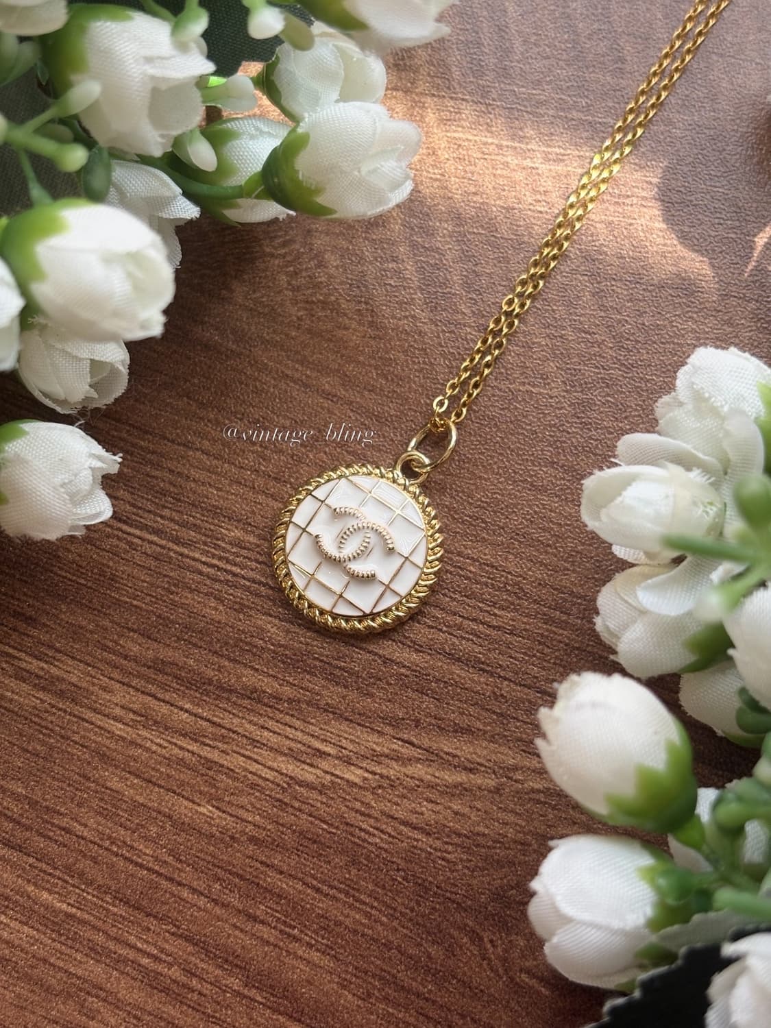 화이트) 샤넬 격자 그리드 패턴 로고 골드 목걸이  상품이미지2