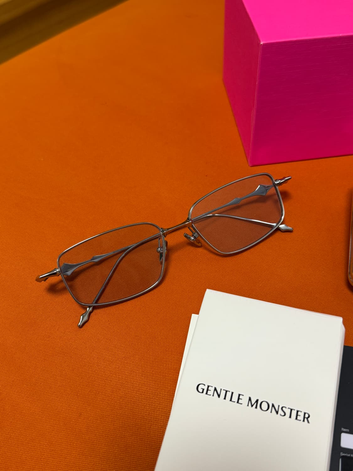 젠틀몬스터 아토믹 02 상품이미지2