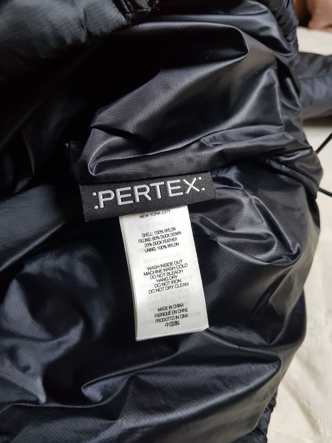 슈프림 마이크로 다운 패딩 자켓 블랙 24SS 상품이미지7