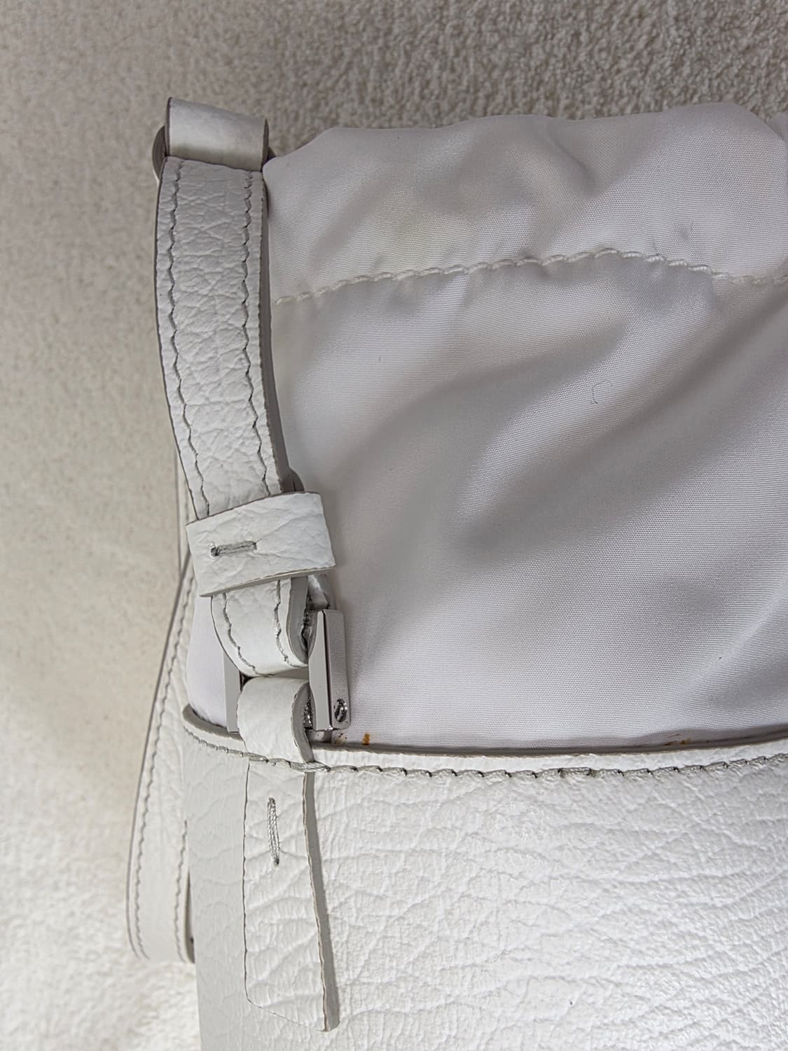 마르지엘라 미니 버킷백 화이트 상품이미지4