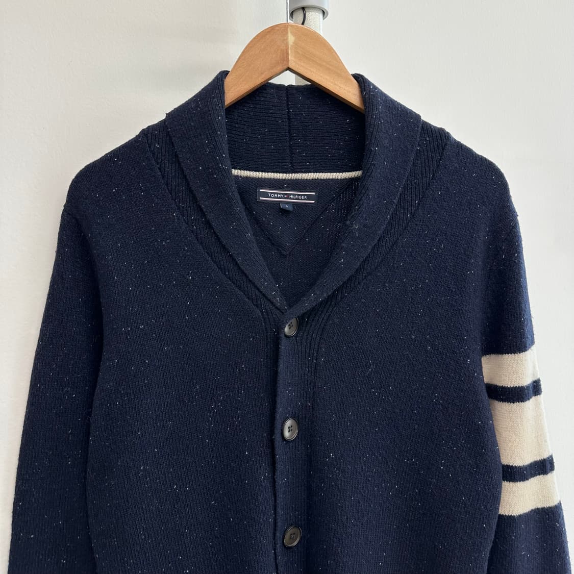 타미힐피거 로고 숄카라 가디건 상품이미지2