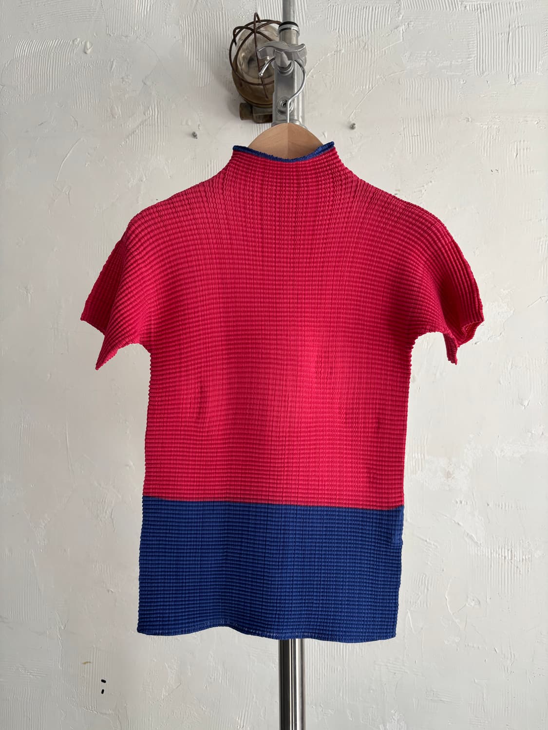 Issey Miyake 이세이미야케 화이트라벨 레드-블루 플리츠 탑 상품이미지4