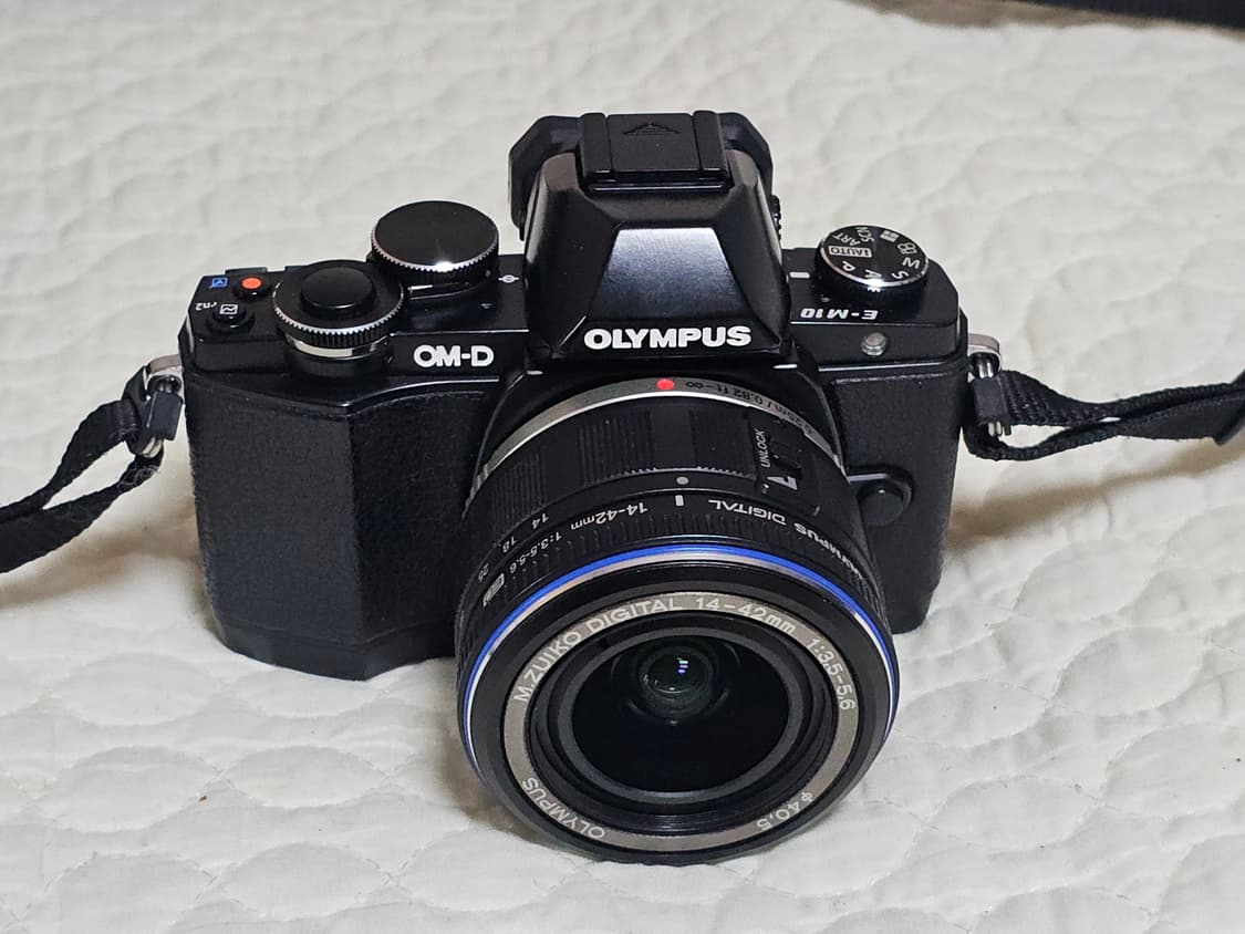 올림푸스 OM-D E-M10 미러리스 디지털 카메라 상품이미지1