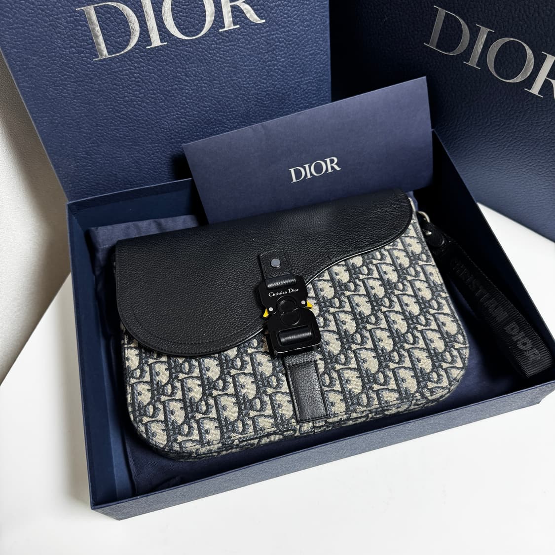 디올 오블리크 새들 A5 클러치 상품이미지1