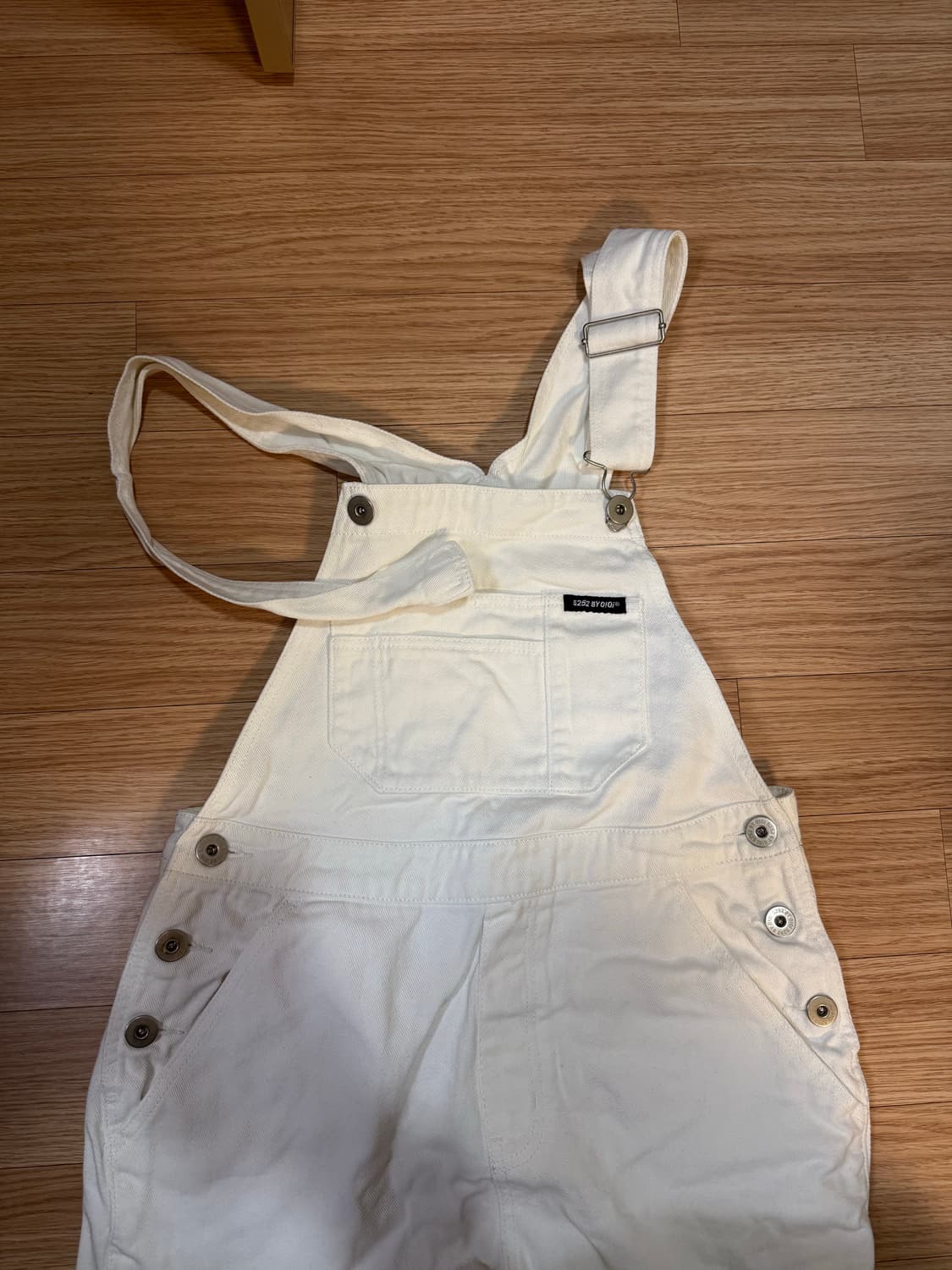 OiOi 화이트 멜빵 상품이미지2