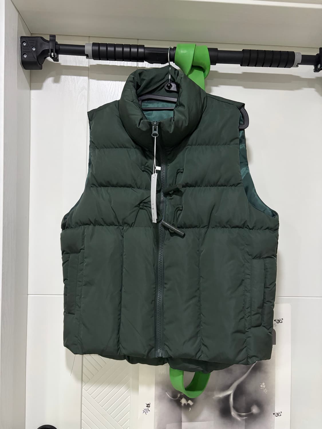 (새상품) 아이러니포르노 다크그린 패딩 조끼 상품이미지1