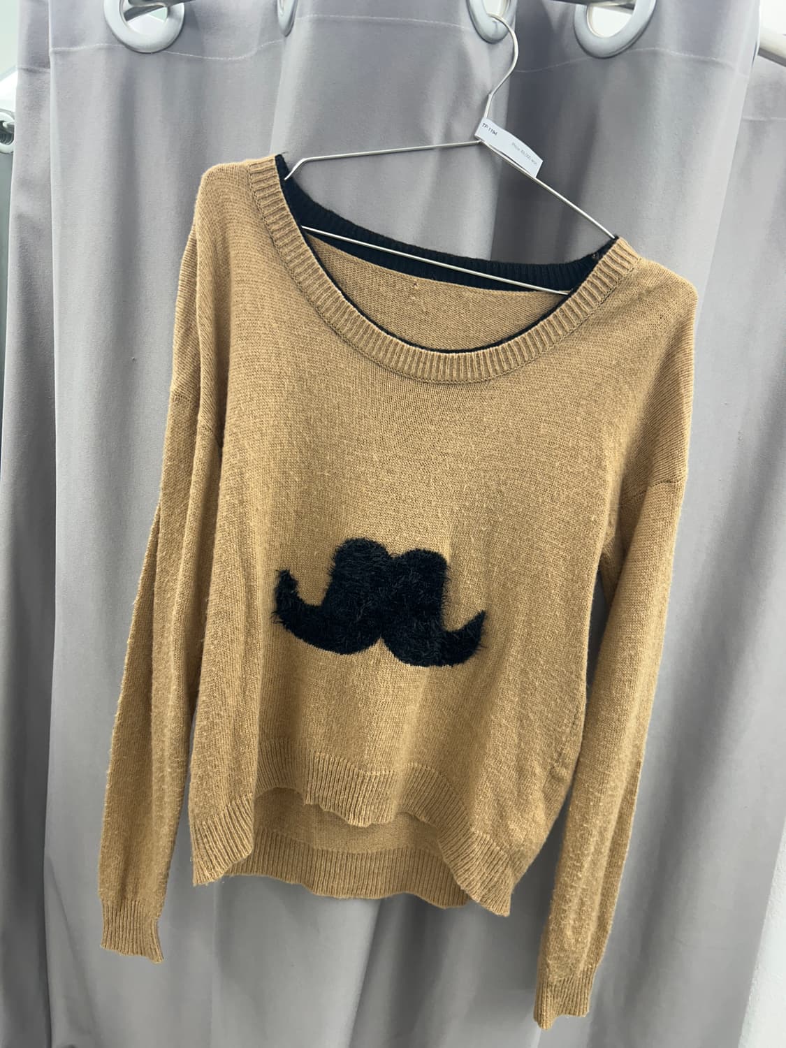 콧수염 라운드니트 상품이미지1