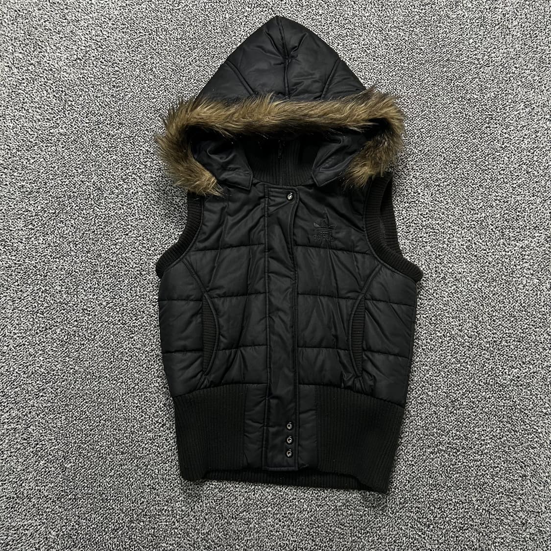 아디다스(ADIDAS) 울프조 패딩 베스트 상품이미지1