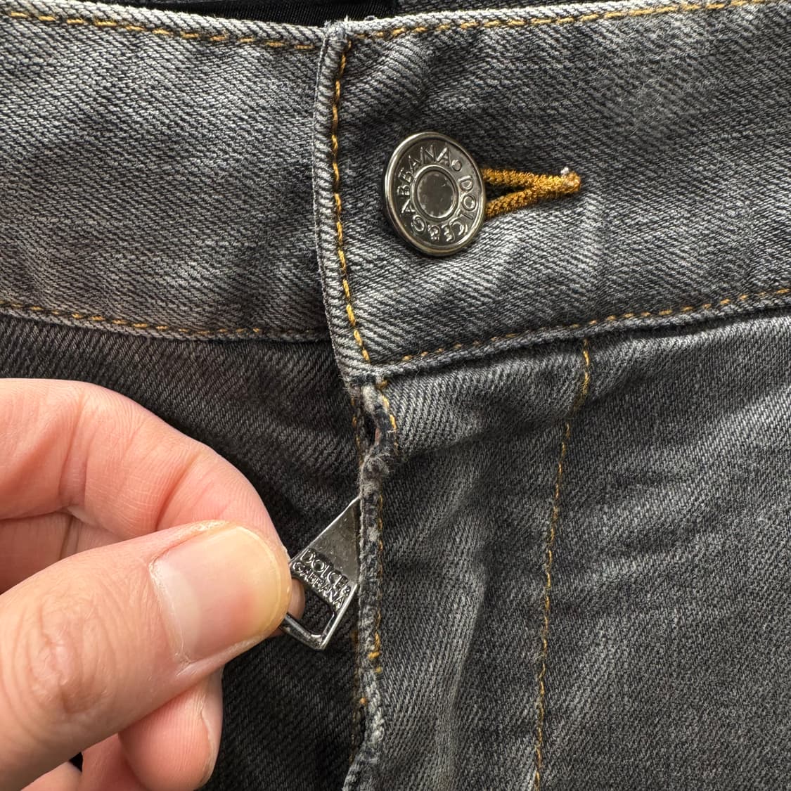 00s 돌체앤가바나 디스트로이드 데님 팬츠 후면 로고 포인트 흑청 상품이미지5