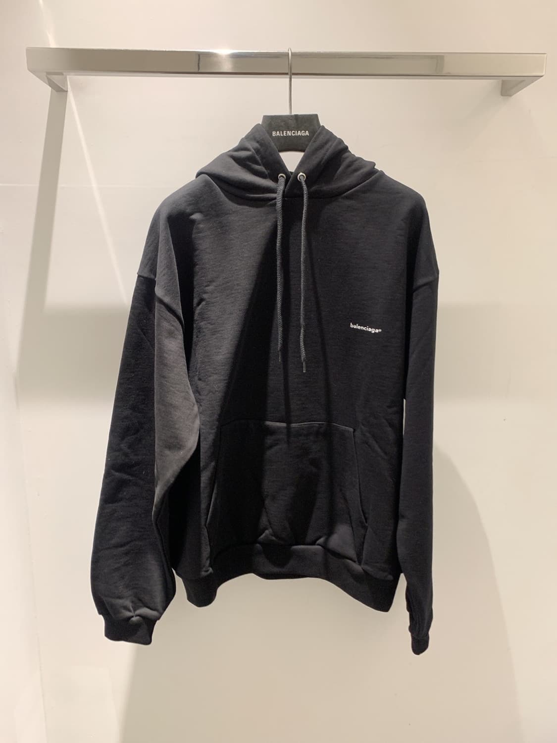 발렌시아가 남성 블랙 로고 후드 50% 상품이미지1