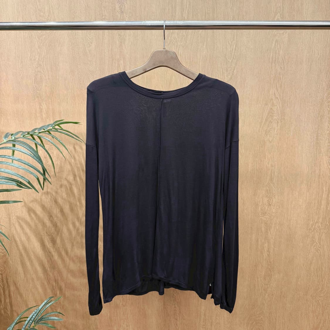 빈스 롱슬리브 라운드넥 심플 비스코스 긴팔 티셔츠 루즈핏 블랙 상품이미지1