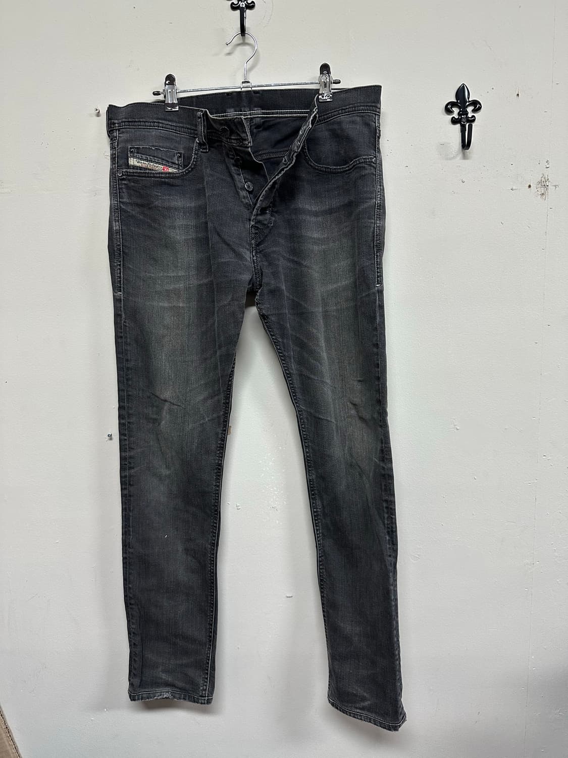 디젤 TEPPHAR 0803E_STRETCH 버튼플라이 데님팬츠 상품이미지1