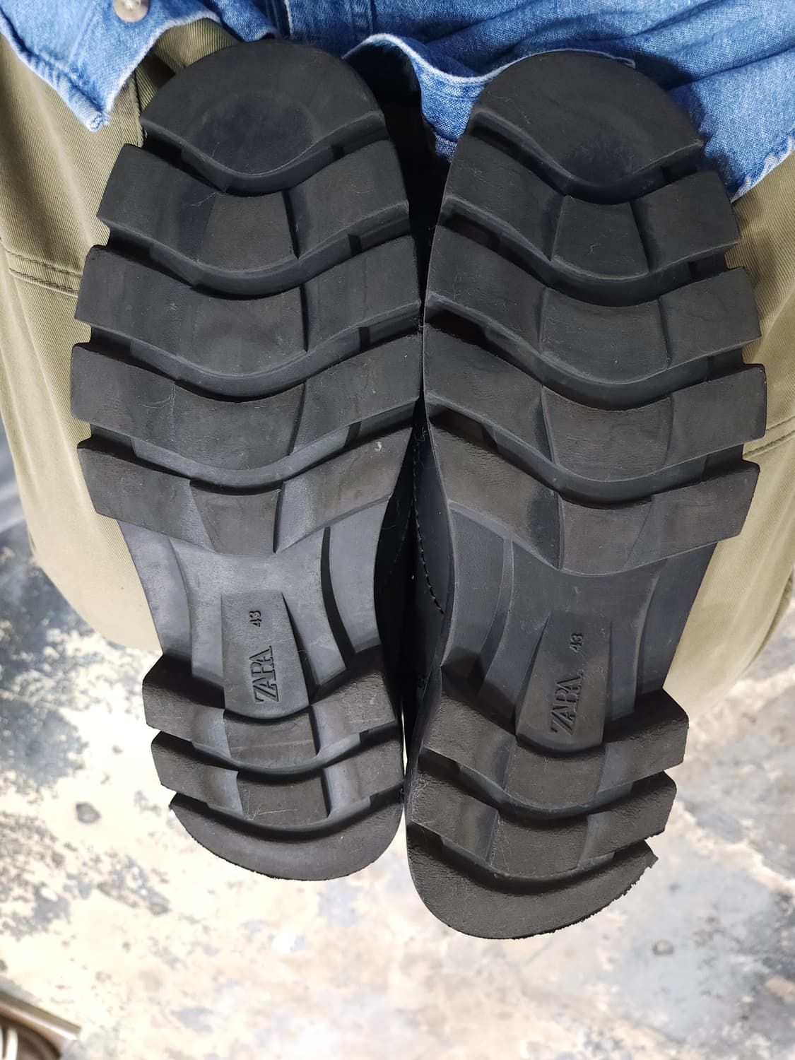 자라 청키 가죽 첼시부츠 275mm

 상품이미지6