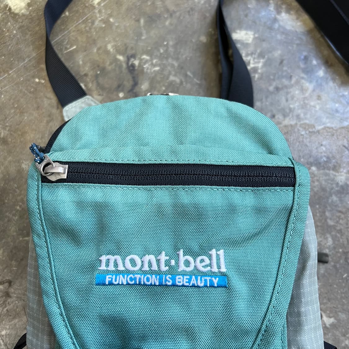 몽벨 크로스백 가방 미니백 미니 크로스백 가방 남여공용 레어템 상품이미지2
