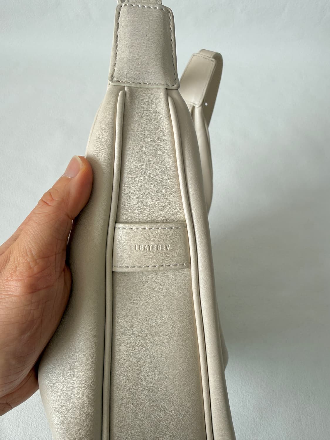 엘바테게브(elbategev) 레더 호버 크로스 숄더백 상품이미지5