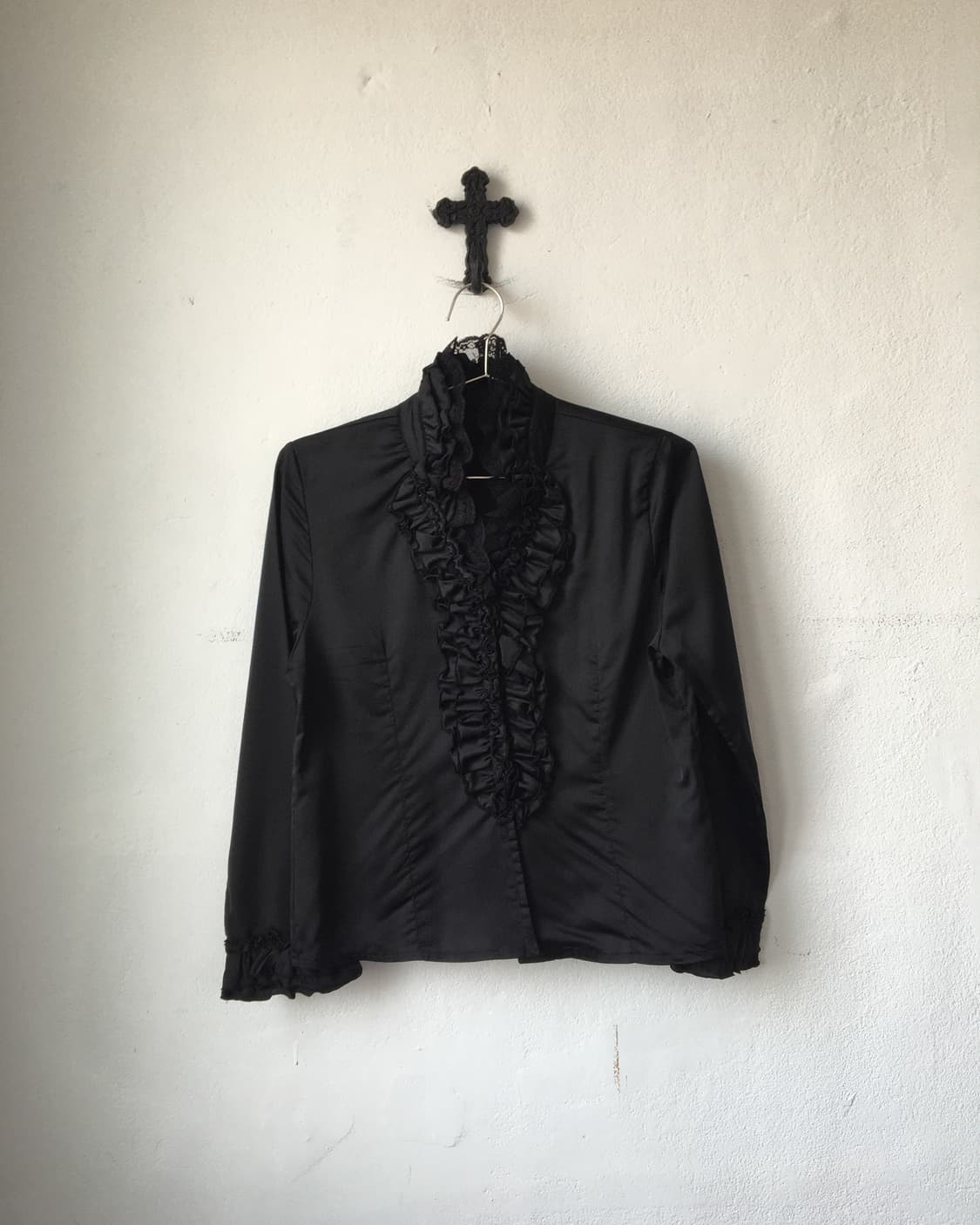 Frill lace point high neck blouse 상품이미지1