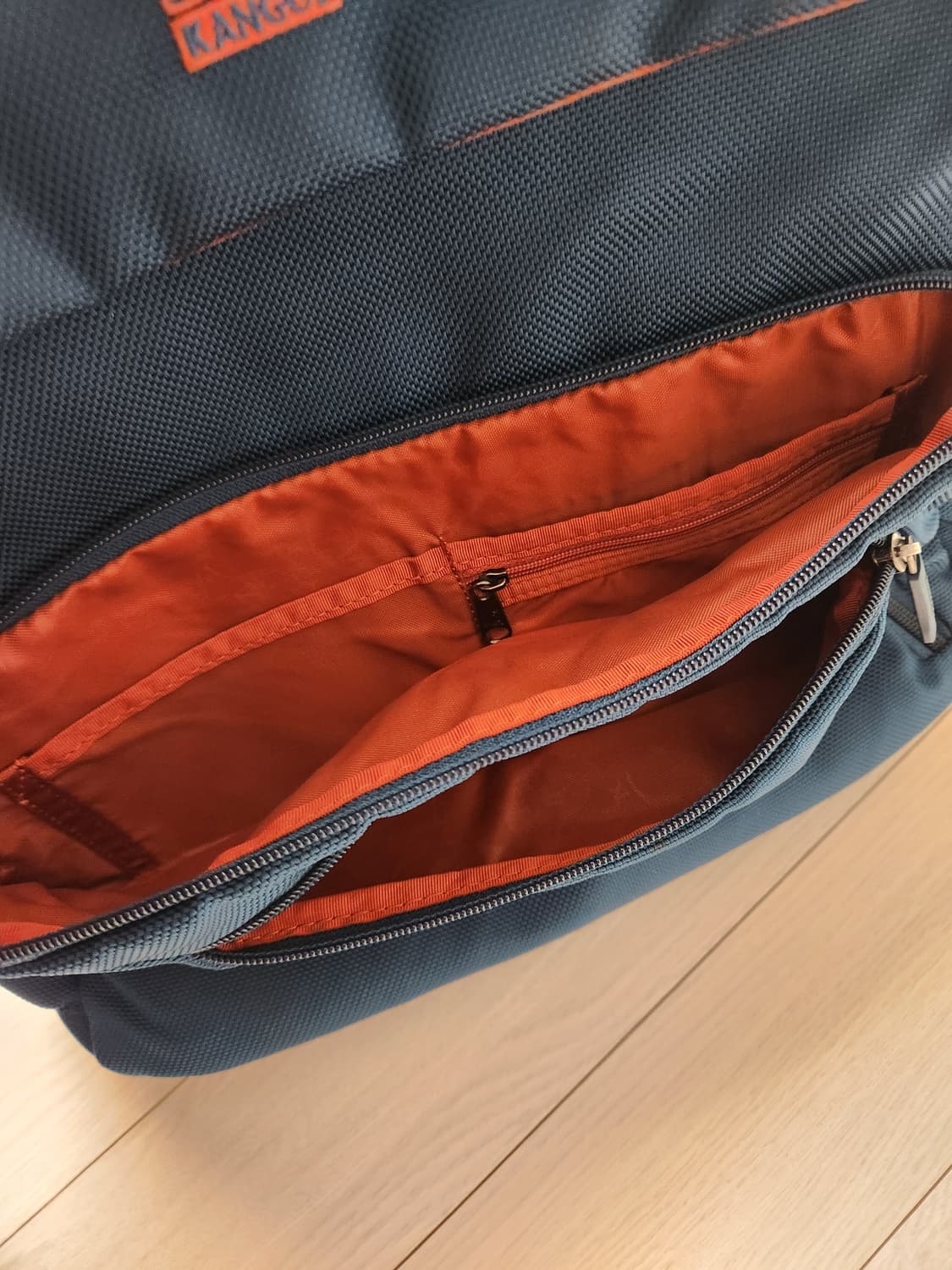 새상품급)캉골 커버 백팩 1038 (사파이어)

캐주얼가방/백팩/노트북수 상품이미지8