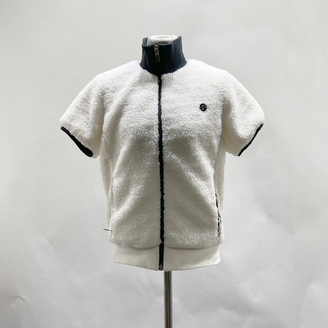 이안폴터디자인 22fw 여 보아플리스 반팔 S  상품이미지1