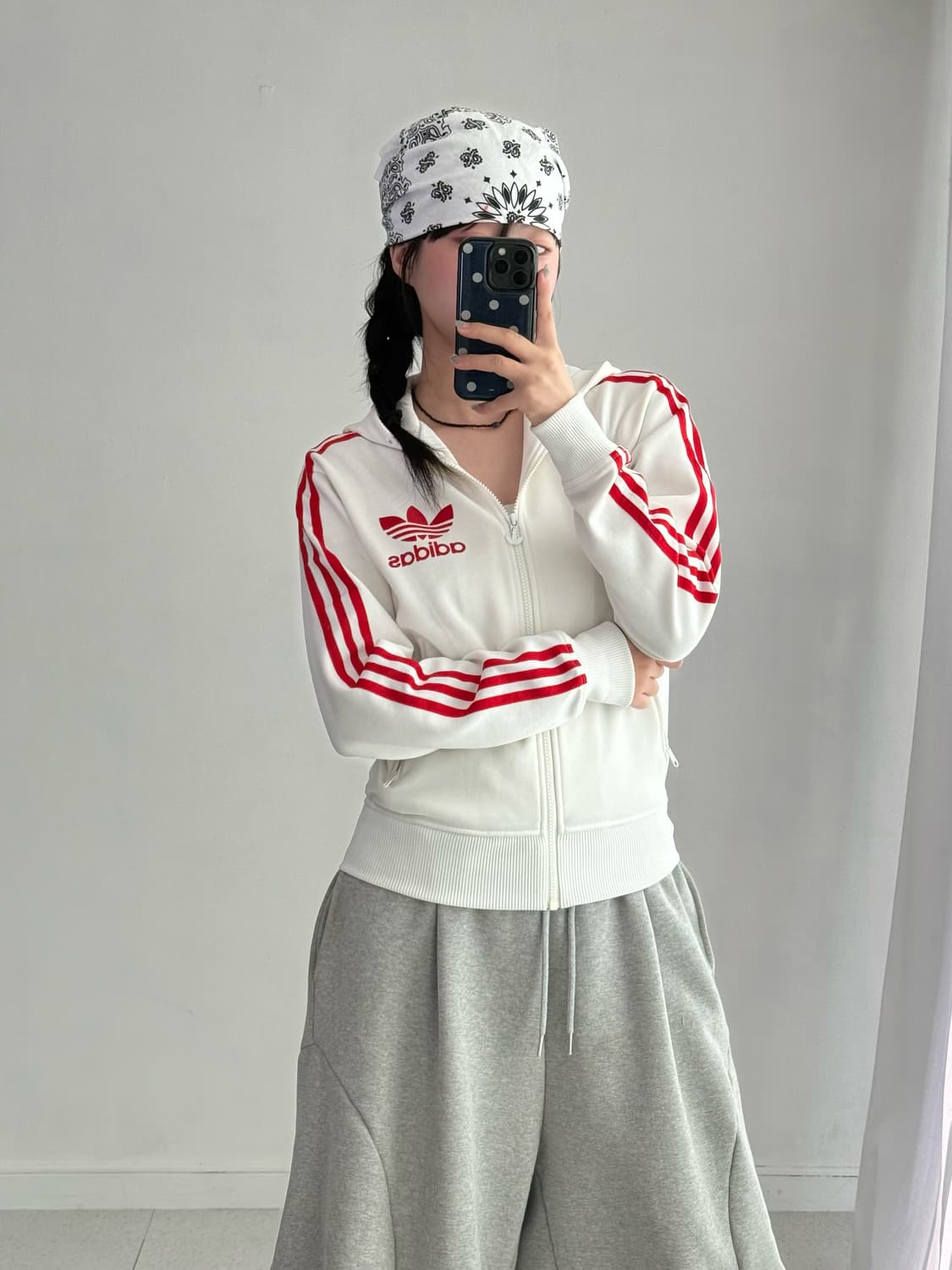 아디다스 화이트 레드 후드져지 상품이미지2