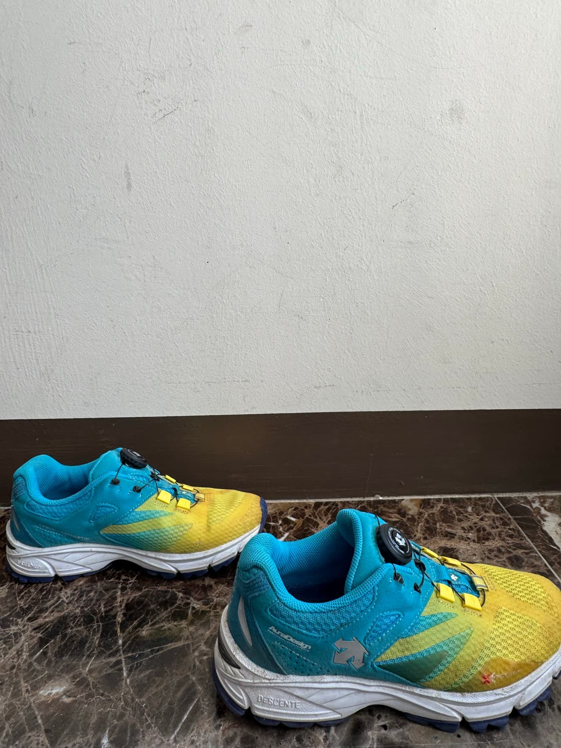 데상트 시스템 운동화 230 (옐로우/블루) 상품이미지2