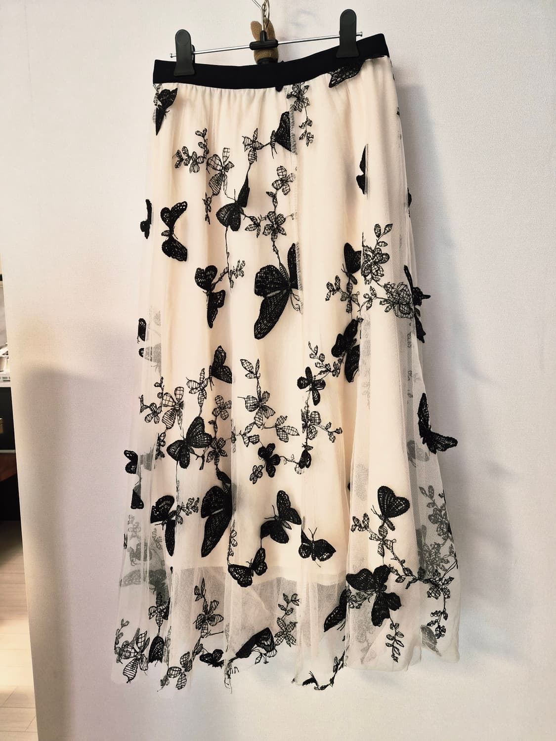 [새상품] 나비 자수 튤 롱 스커트 상품이미지3