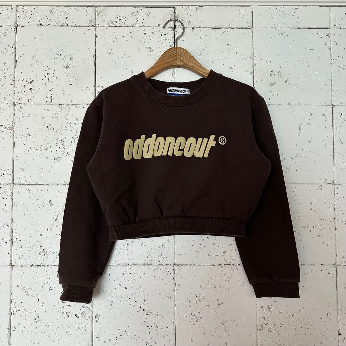 우먼S oddoneout 오드원아웃 크롭 맨투맨 상품이미지1