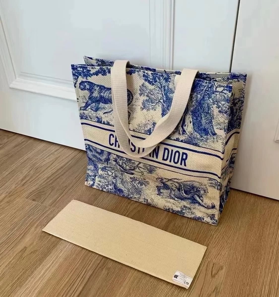 디올 리비에라 에코백 라탄 블루 상품이미지4