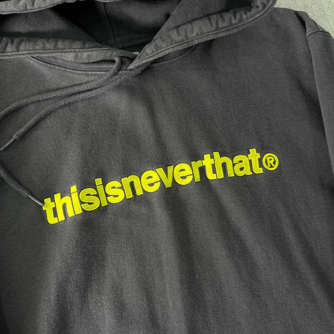 100 디스이즈네버댓 스펠아웃 자수로고 후드티 상품이미지2