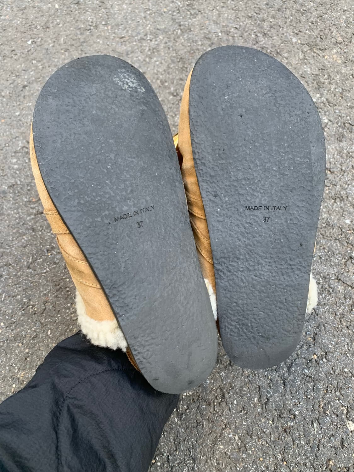  jw앤더슨 체인 퍼 뮬 (brown) 상품이미지5