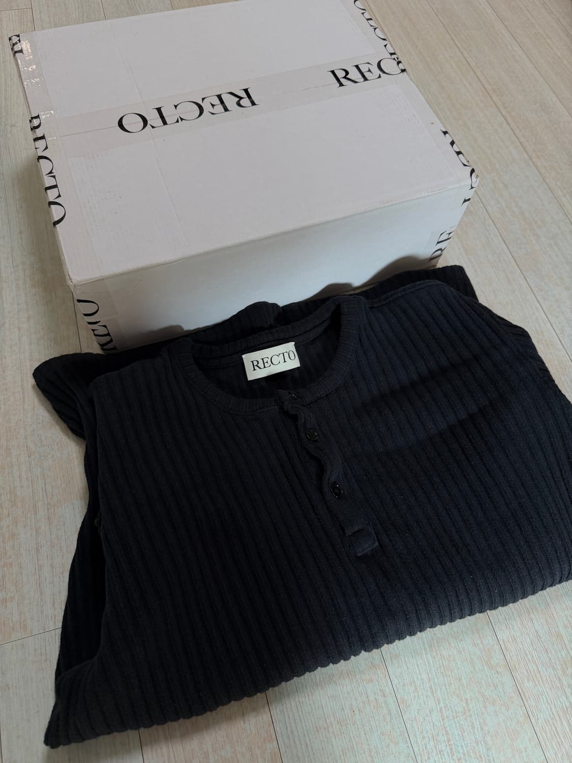 렉토 헨리넥 니트 판매합니다 상품이미지1