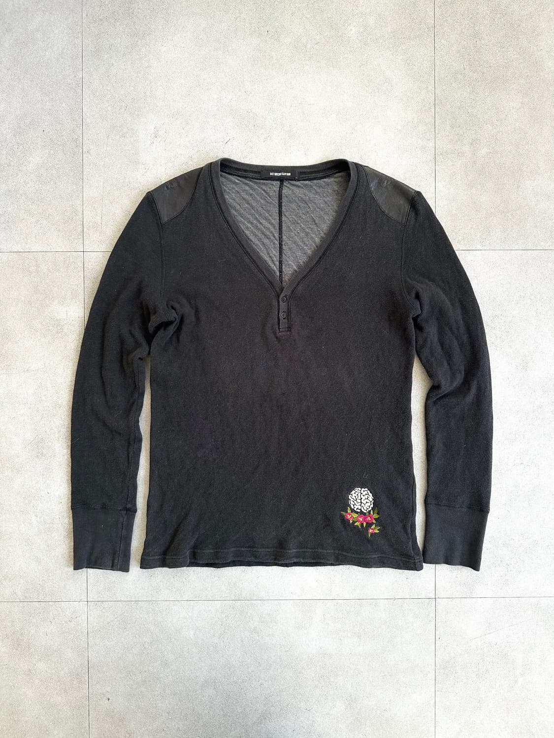 다이어트 부처 슬림 스킨 레더패치 딥브이넥 롱슬리브 상품이미지1