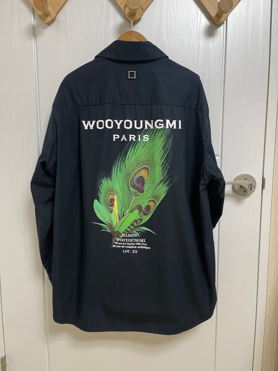 우영미 코튼 페더 프린트 백로고 셔츠 블랙 상품이미지1