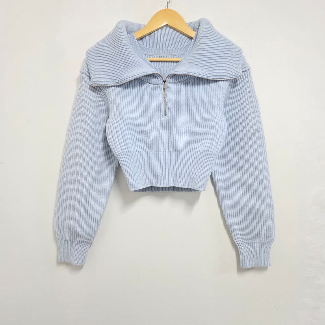 36) 자크뮈스 라 마이유 리소울 더블 칼라 스웨터 라이트블루 상품이미지3