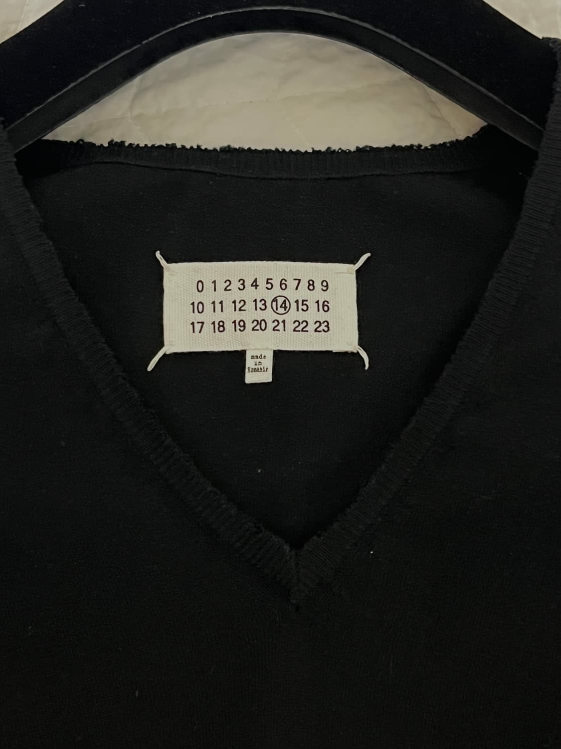 [L] Distressed V neck sweater 상품이미지2