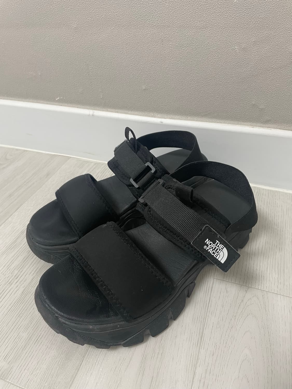 노스페이스 블랙 샌들 상품이미지2