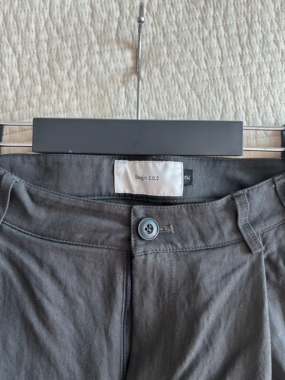 비긴202 나이코마 투턱 팬츠v2 차콜 상품이미지3