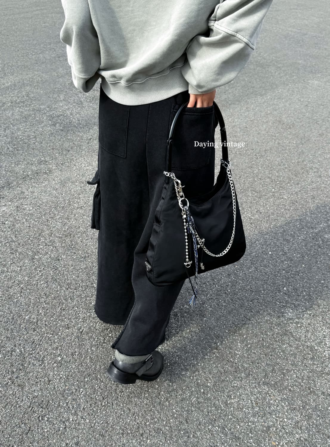 프라다 나일론 사이드 로고 호보백 상품이미지3