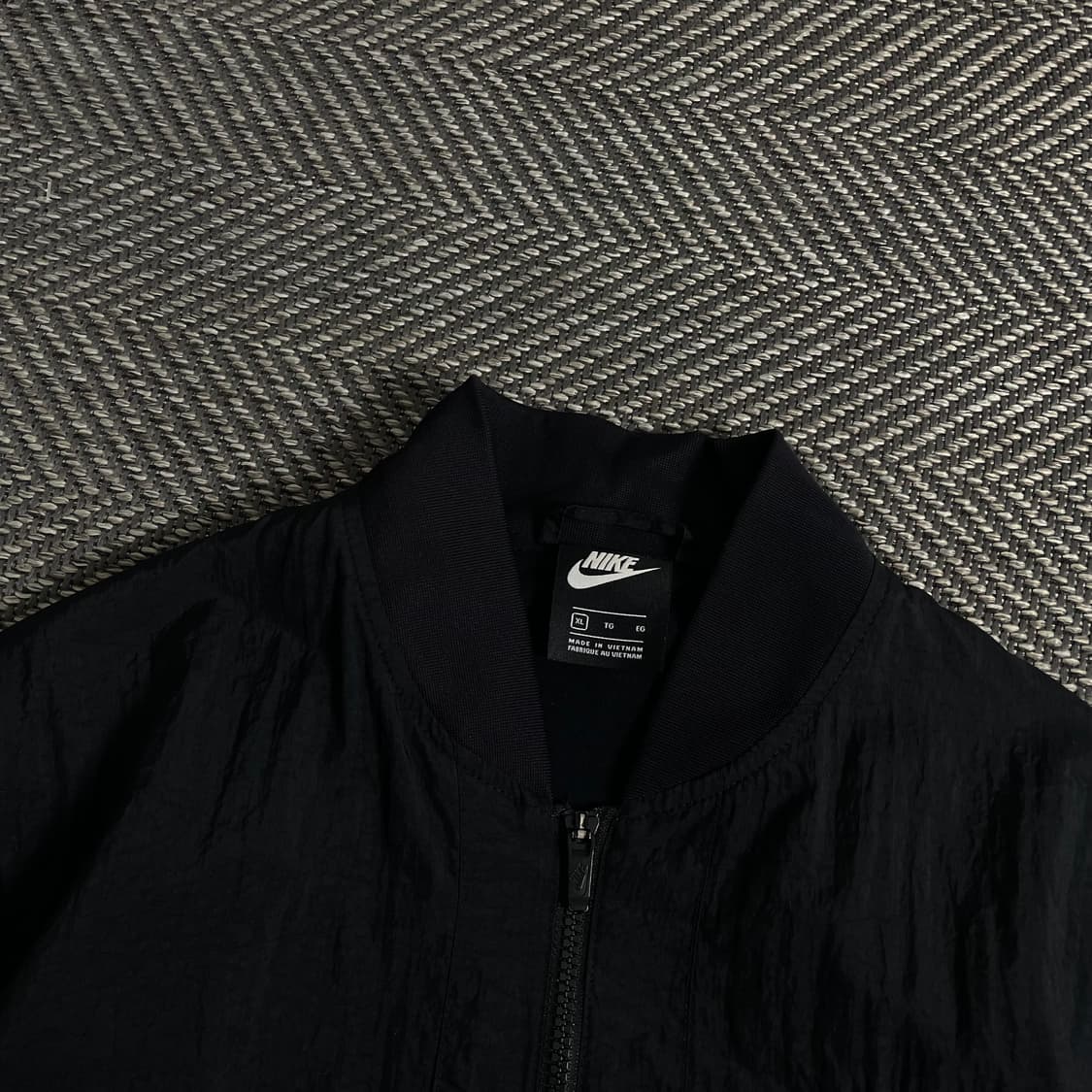 나이키 퓨츄라 나일론 우븐 봄버 자켓 블랙o 3940 상품이미지5