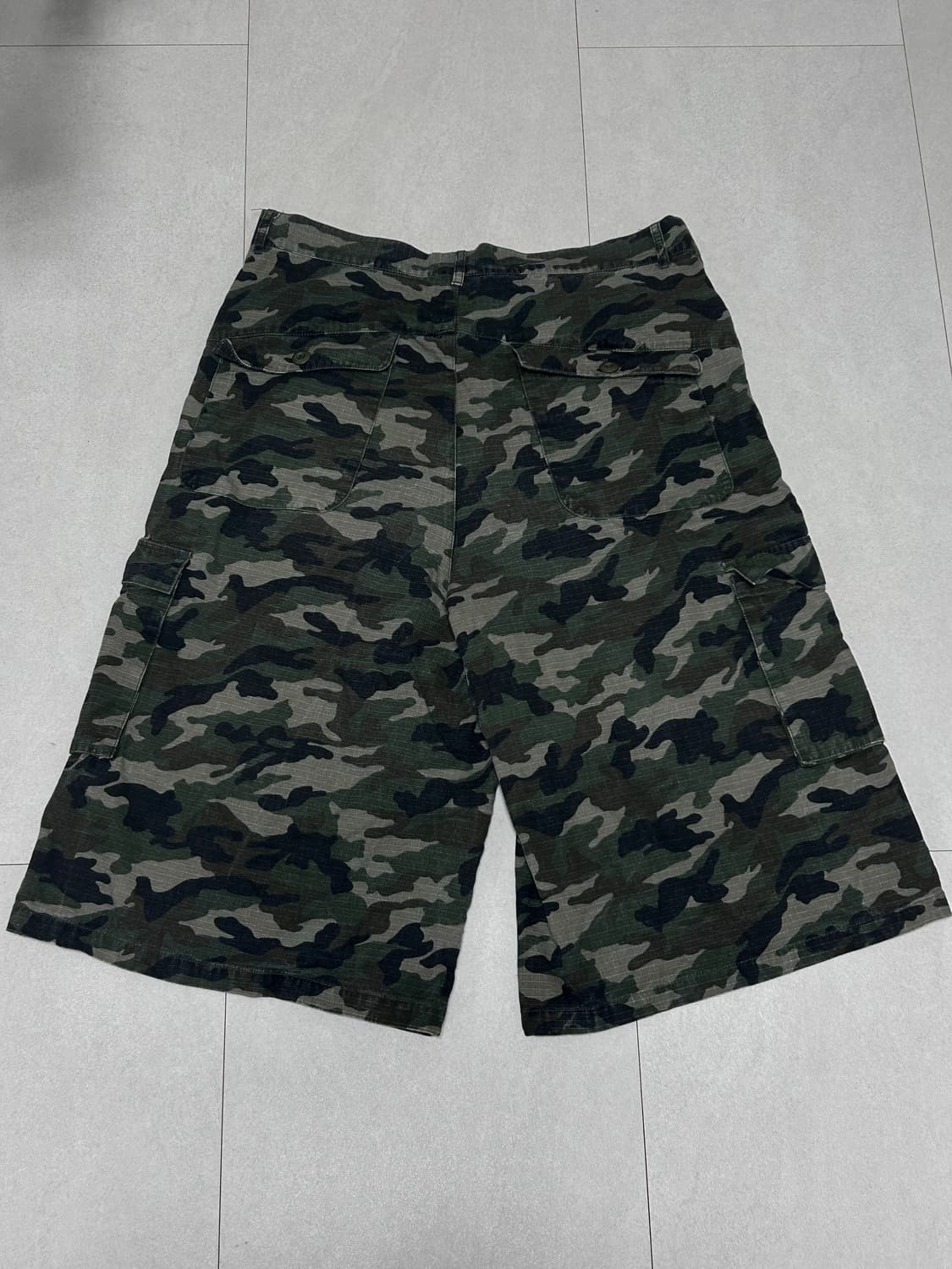 노매뉴얼 립스탁 카모 버뮤다 D.P CARGO BERMUDA PANTS 상품이미지5