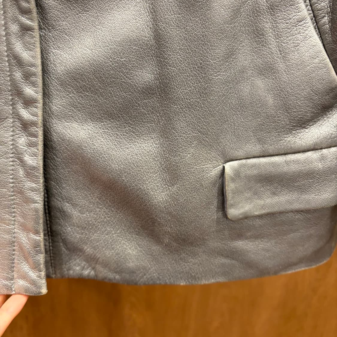 캘빈클라인 레더 자켓 밴드 카라 지퍼 여밈 디테일 실버 상품이미지8