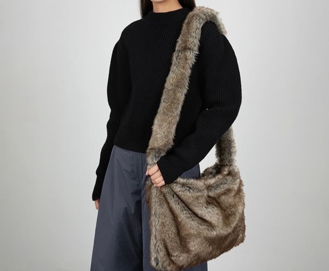 AMOMENTO FUR CROSS BAG BROWN 상품이미지1