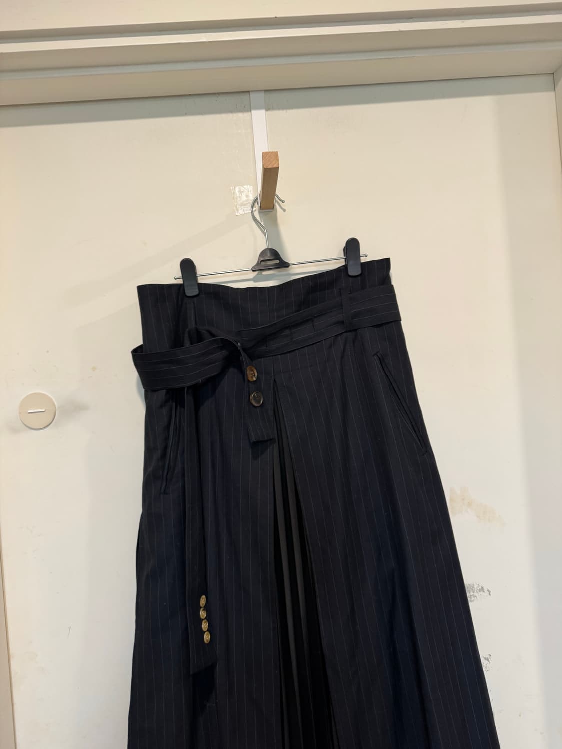 The ilma 더일마 플리츠 랩 스커트 상품이미지4