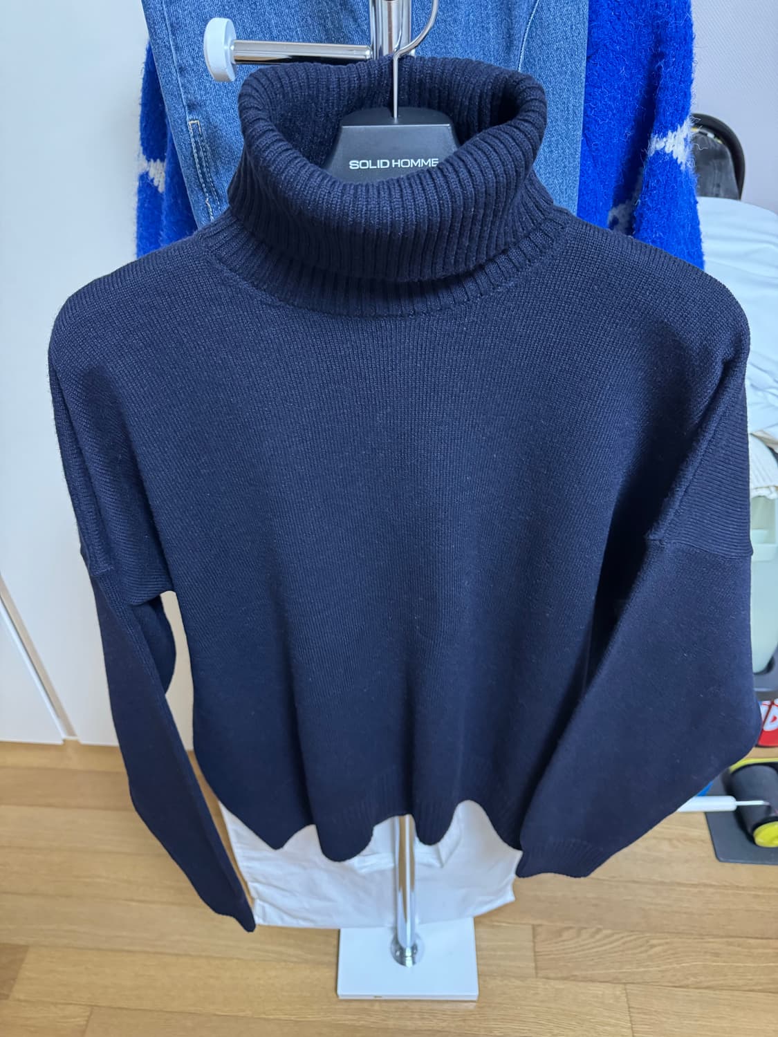 아미 네이비 터틀넥 니트 미친 가격에 판매합니다! 상품이미지1