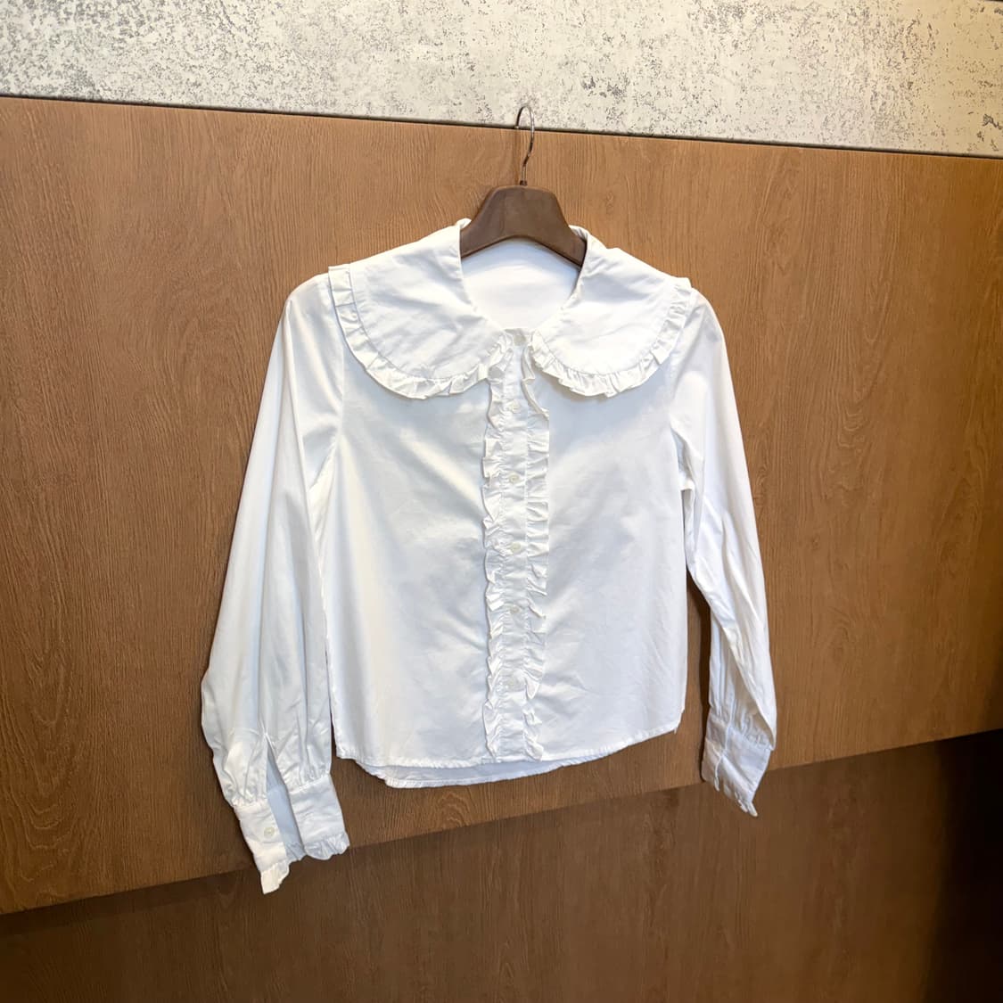 빈티지 긴팔 셔츠 라운드 빅 카라 러플 디테일 레귤러핏 화이트 상품이미지1