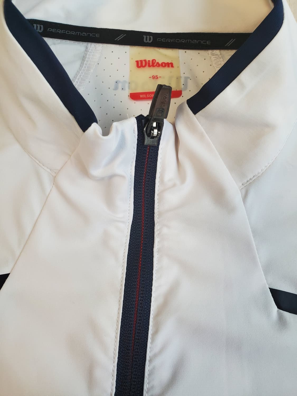 새상품급)윌슨 트랙 집업 자켓 사이즈 95(m)

여러 중고사이트에도 같 상품이미지5