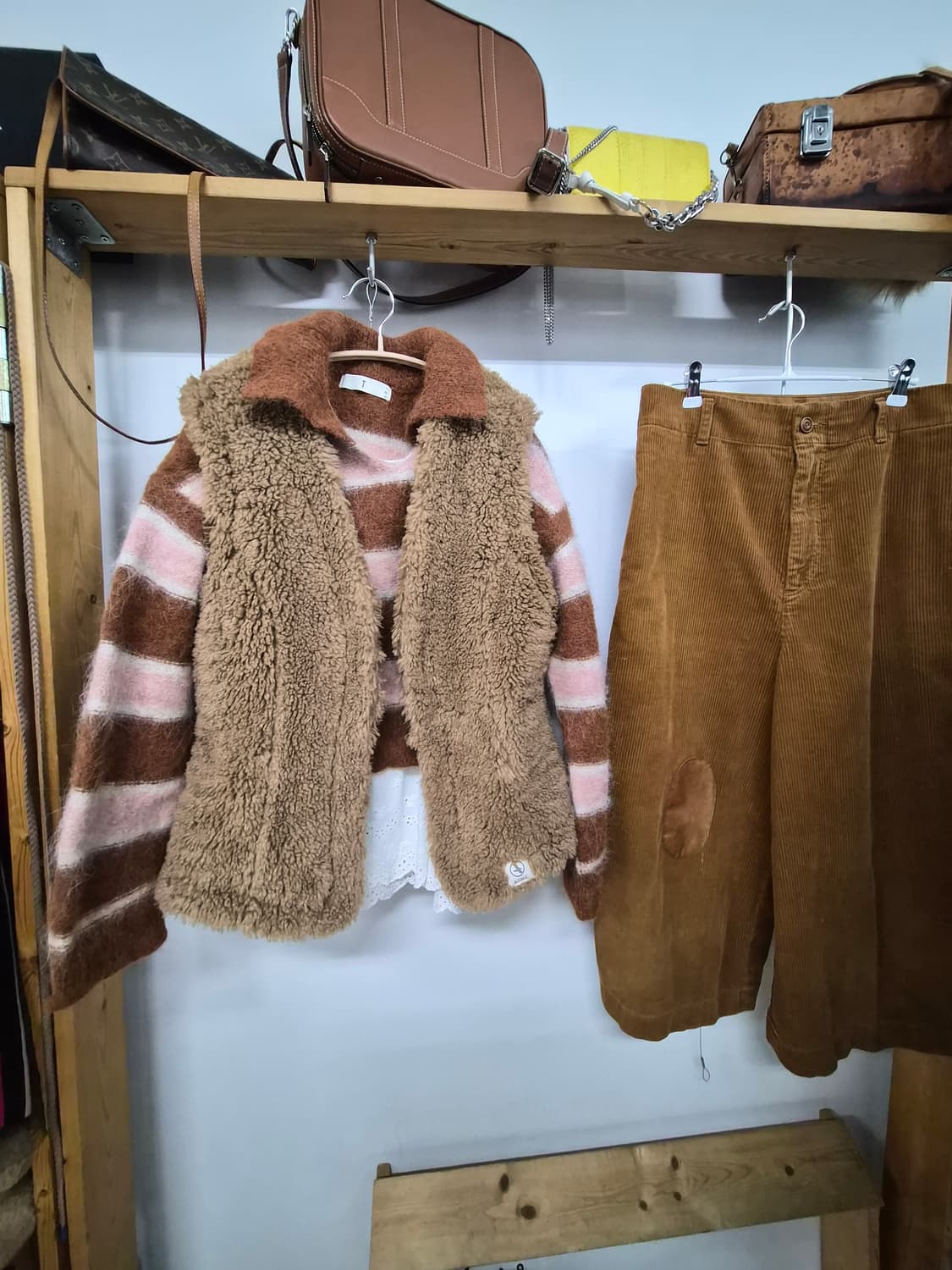 에이글 양털 뽀글이퍼 베스트.베이비알파카 보송니트. 상품이미지1