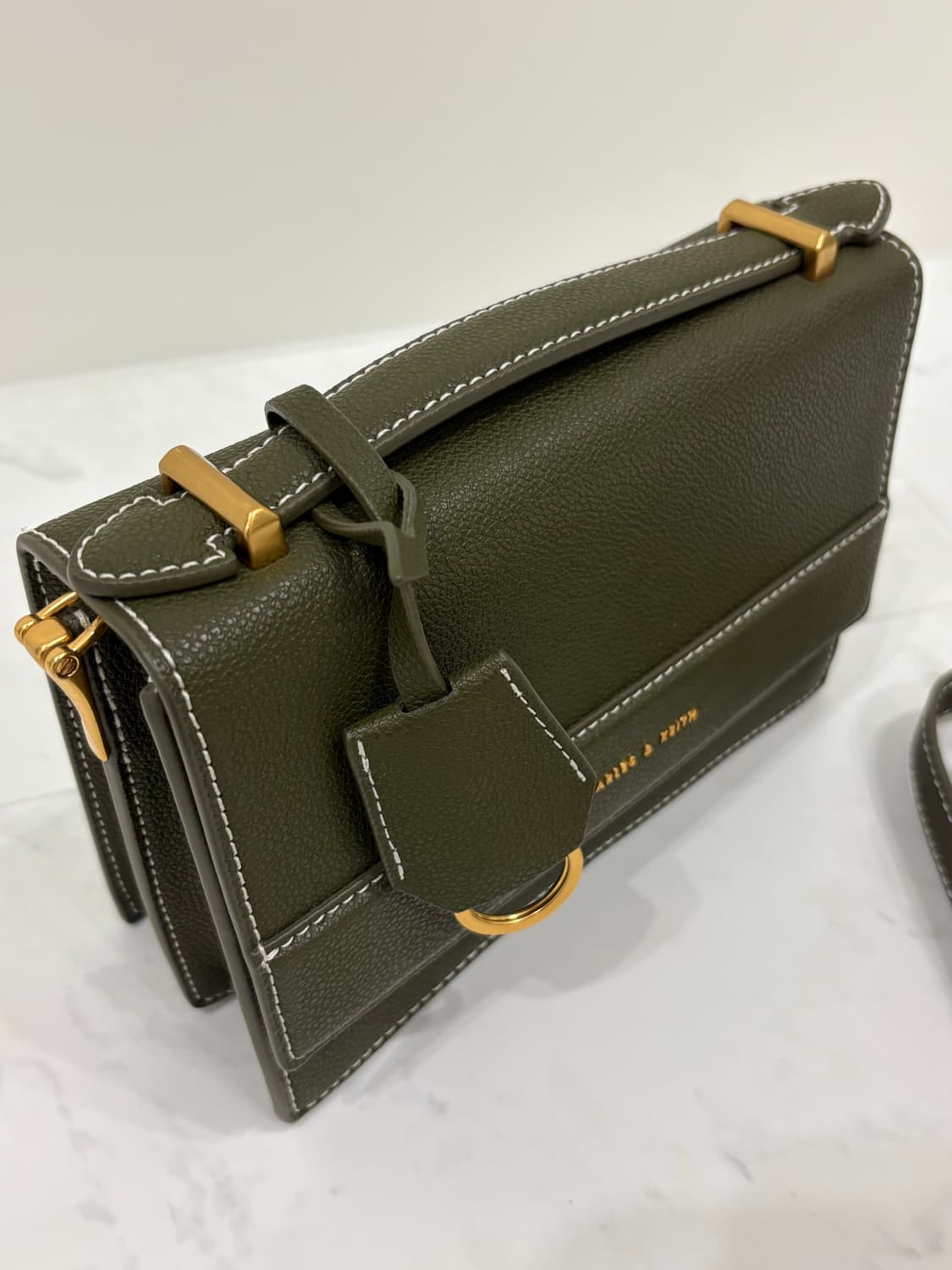 charles&keith 스윙백 상품이미지3